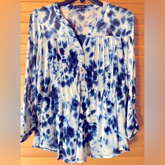 AVA & GRACE LIKE NEW TOP/LINED INSIDE,SILVER BUTTONS CLOSURE/ 3/4 ROLL SLEEVES - Picture 1 of 8